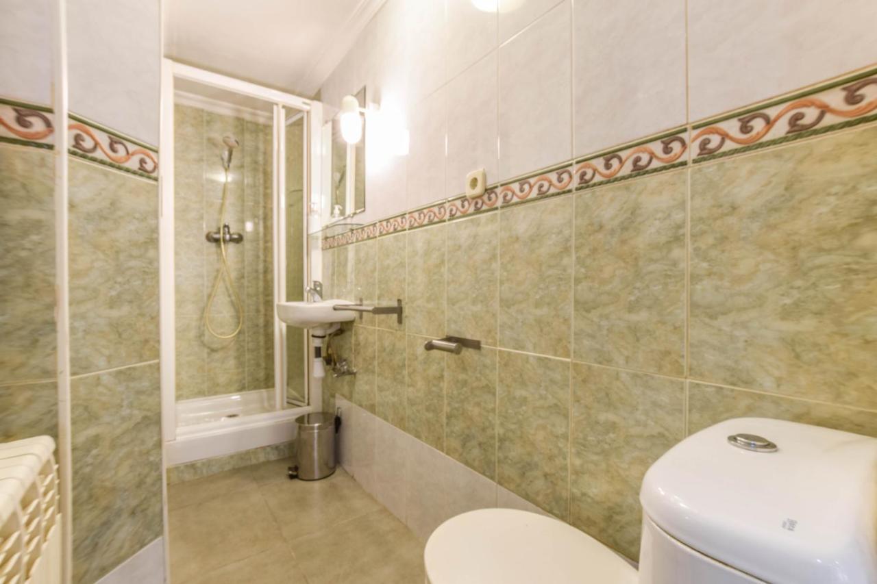 Apartamento Plaza De Lavpies Appartamento Madrid Esterno foto